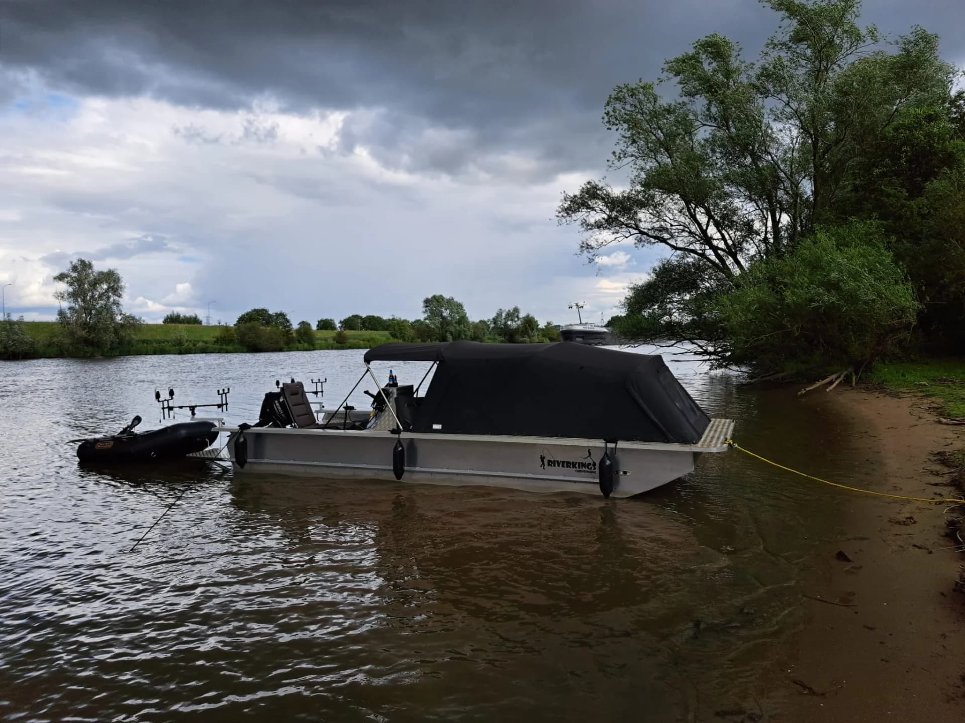 Karperboot Rivier de Maas